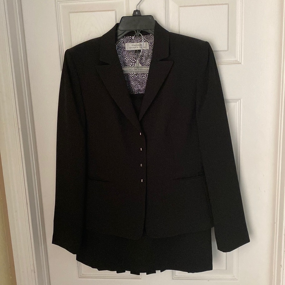 Tahari Arthur S Levine black skirt suit